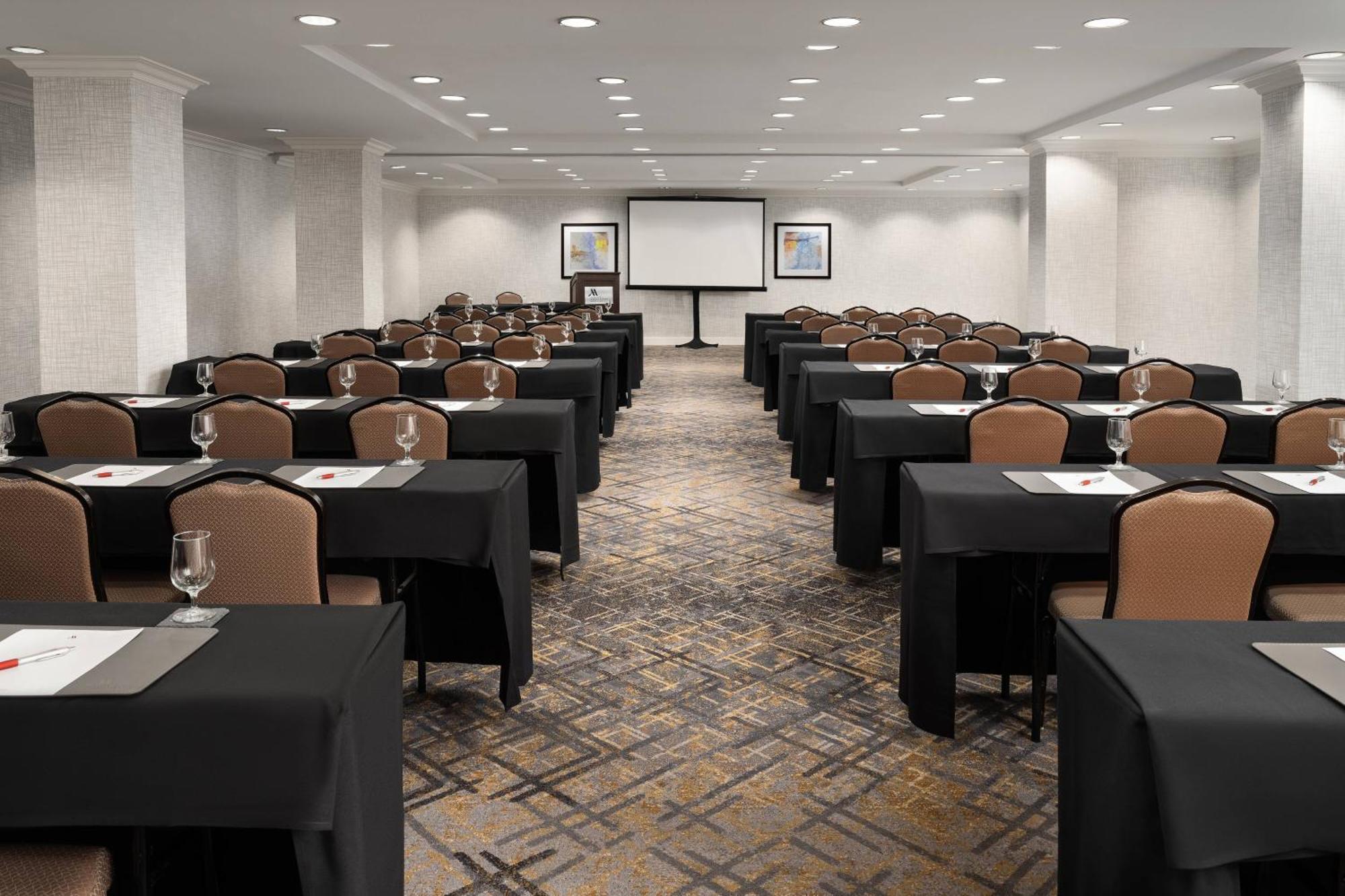 Hotel Warner Center Marriott Woodland Hills 3*