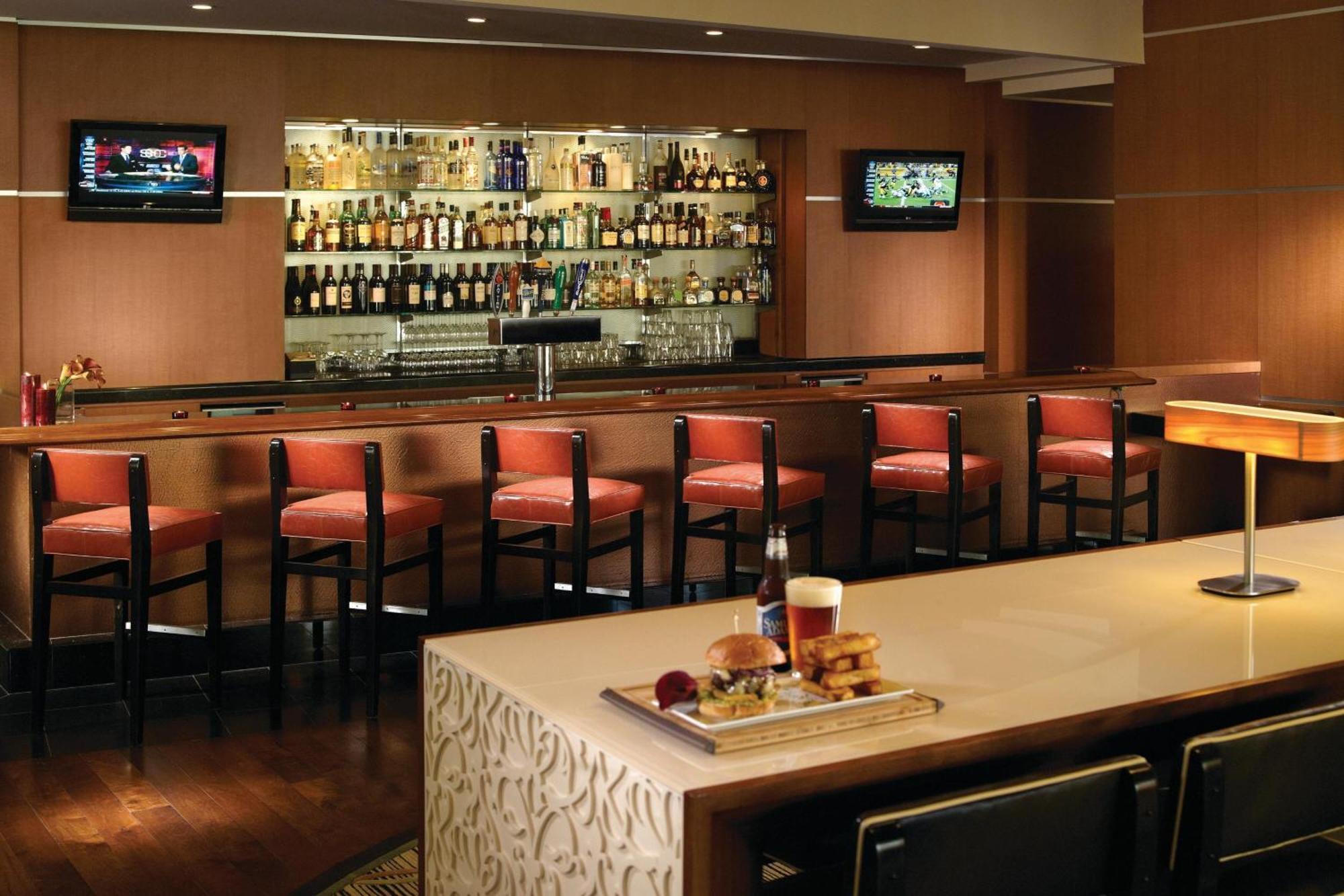 Warner Center Marriott Woodland Hills Hotel 3*