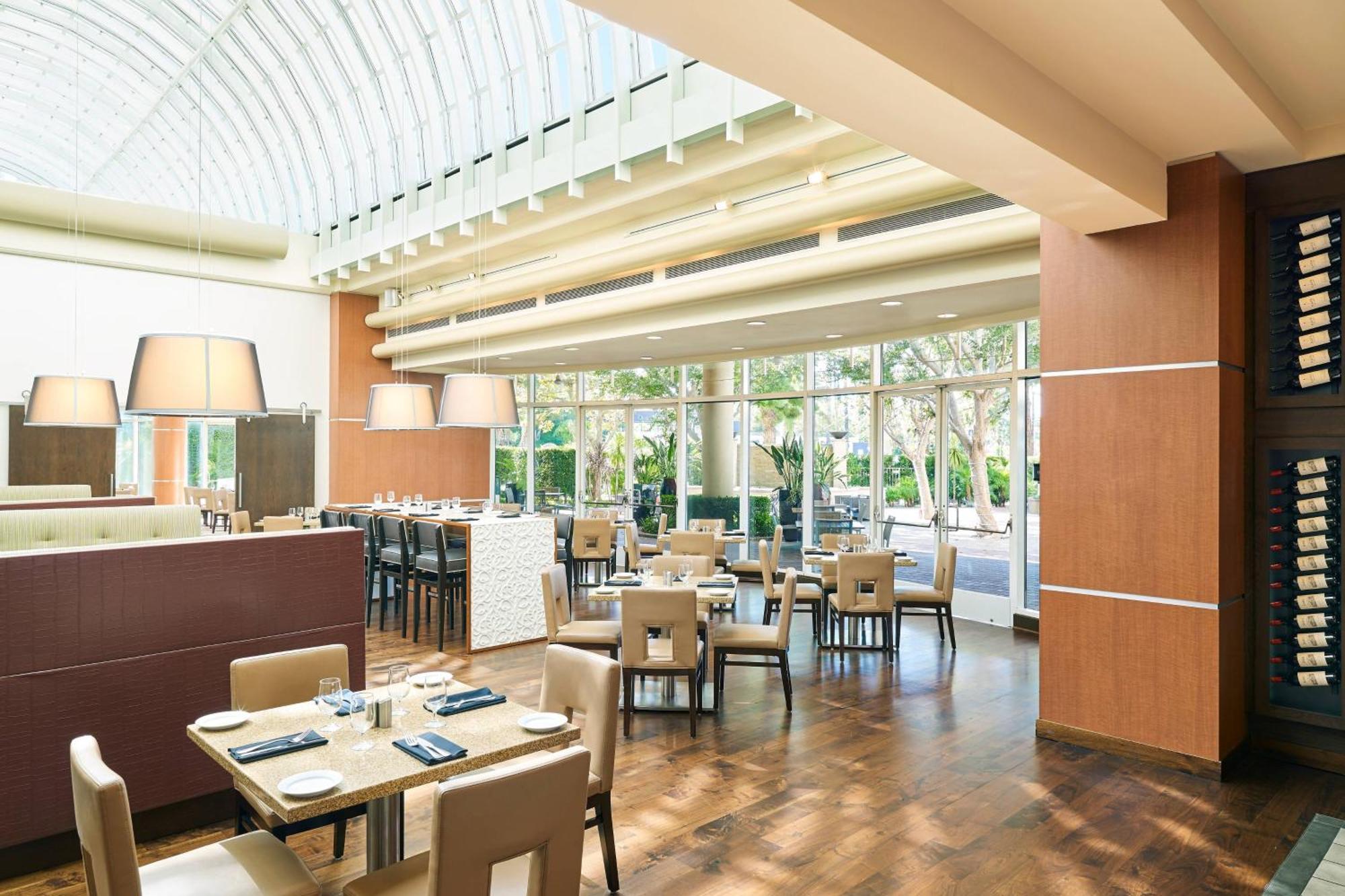 Warner Center Marriott Woodland Hills 3*