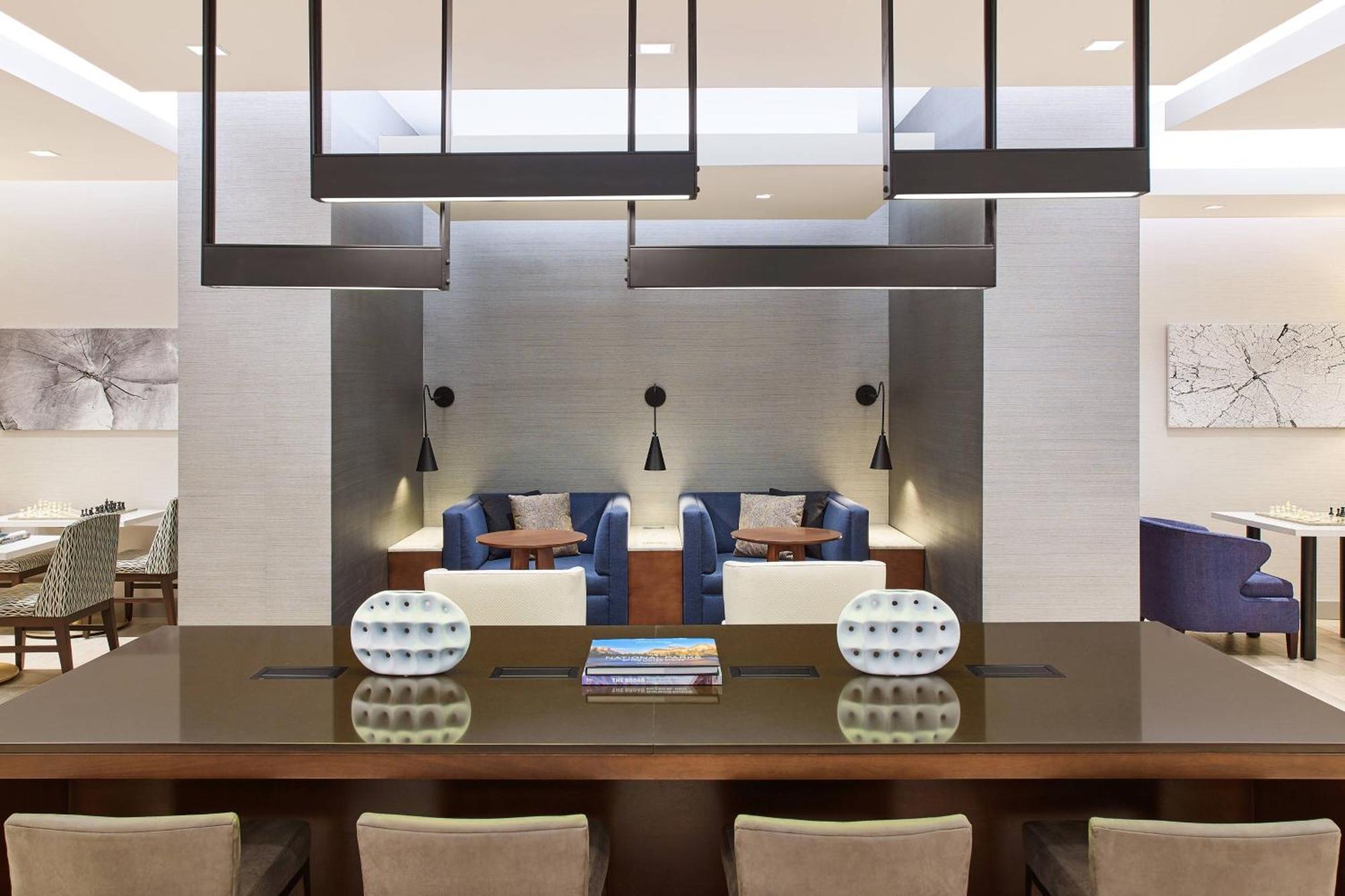 Warner Center Marriott Woodland Hills 3*