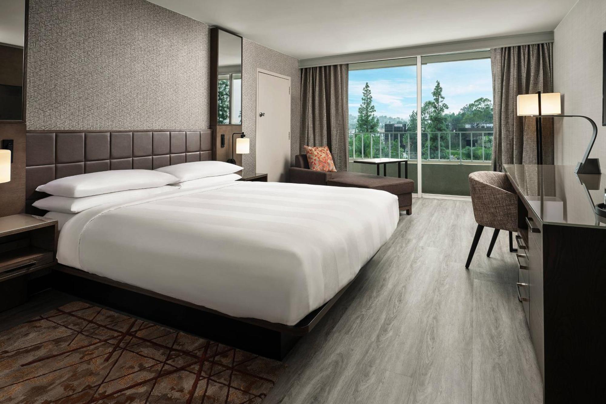 Hotel Warner Center Marriott Woodland Hills 3*
